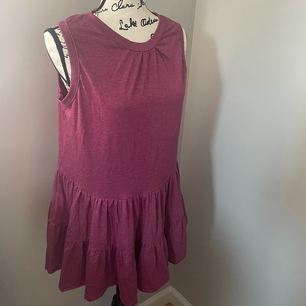 Sleeveless Maroon Ruffled top 💕 - Picture 6 of 8